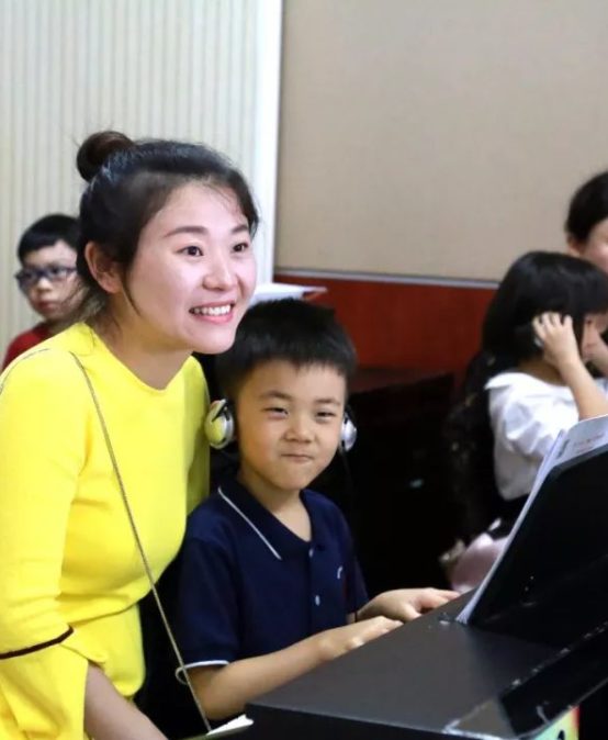 Electronic Piano and Swimming Open Classes Impress All the Parents